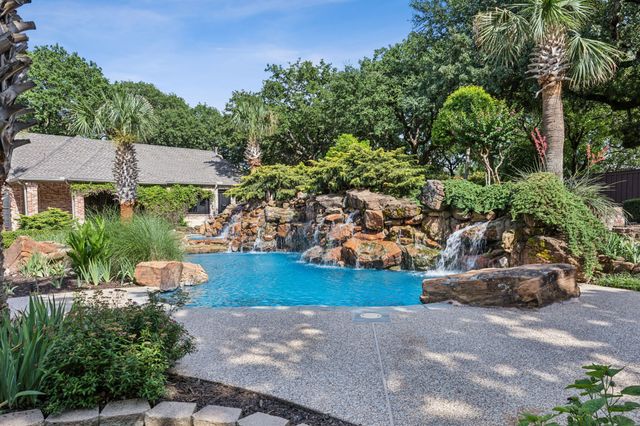585 N Peytonville Avenue, Southlake, TX 76092