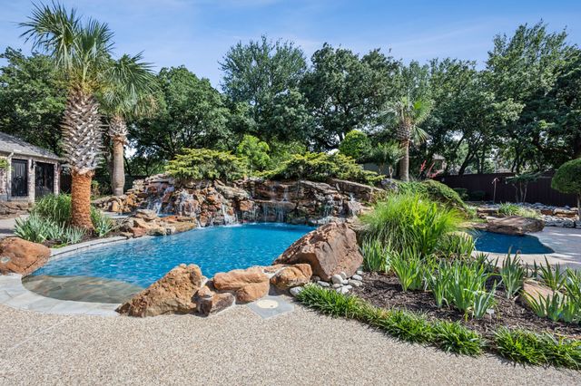 585 N Peytonville Avenue, Southlake, TX 76092