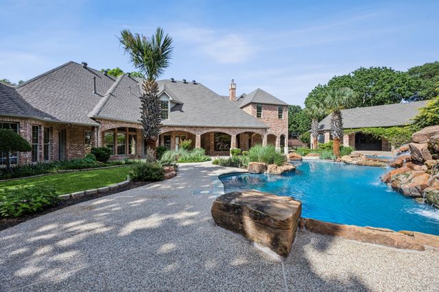 585 N Peytonville Avenue, Southlake, TX 76092