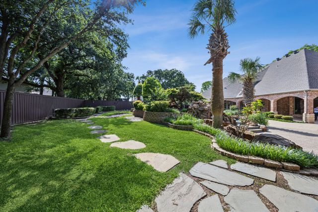 585 N Peytonville Avenue, Southlake, TX 76092