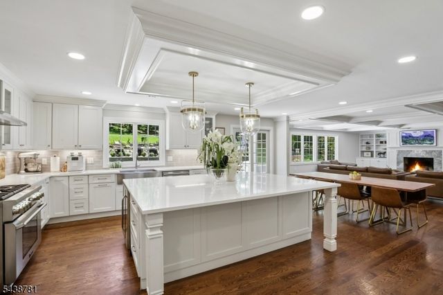 60 Nottingham Dr, Watchung Boro, NJ 07069