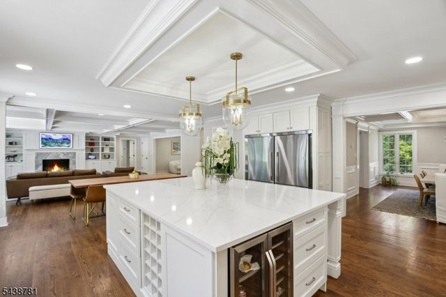60 Nottingham Dr, Watchung Boro, NJ 07069
