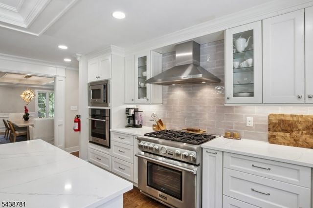 60 Nottingham Dr, Watchung Boro, NJ 07069