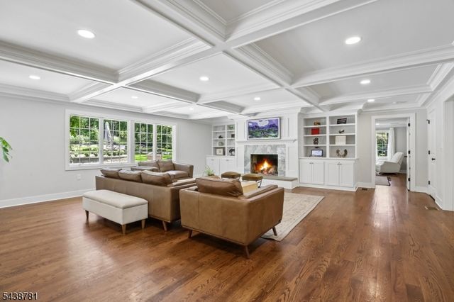 60 Nottingham Dr, Watchung Boro, NJ 07069