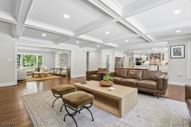 60 Nottingham Dr, Watchung Boro, NJ 07069