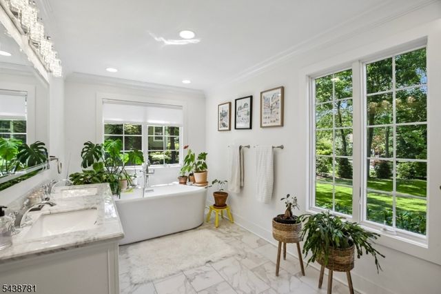 60 Nottingham Dr, Watchung Boro, NJ 07069