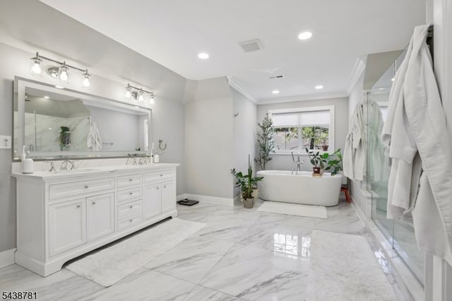 60 Nottingham Dr, Watchung Boro, NJ 07069