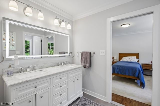 60 Nottingham Dr, Watchung Boro, NJ 07069