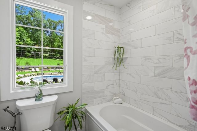 60 Nottingham Dr, Watchung Boro, NJ 07069
