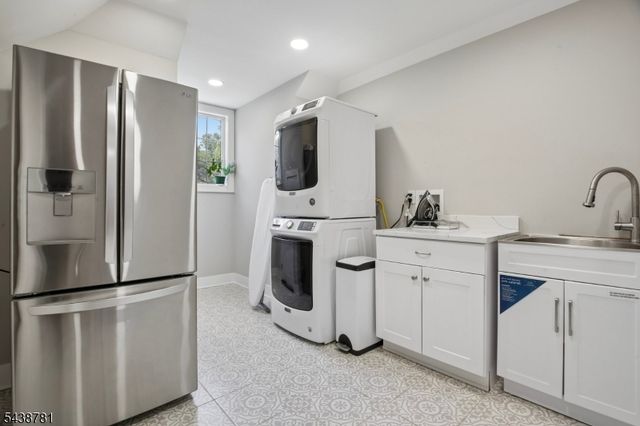 60 Nottingham Dr, Watchung Boro, NJ 07069