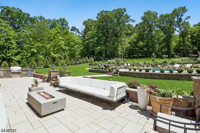 60 Nottingham Dr, Watchung Boro, NJ 07069