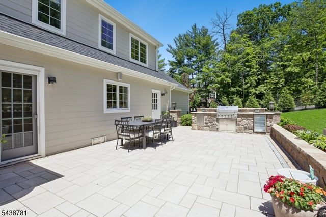 60 Nottingham Dr, Watchung Boro, NJ 07069