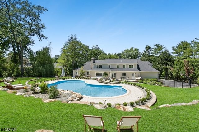 60 Nottingham Dr, Watchung Boro, NJ 07069