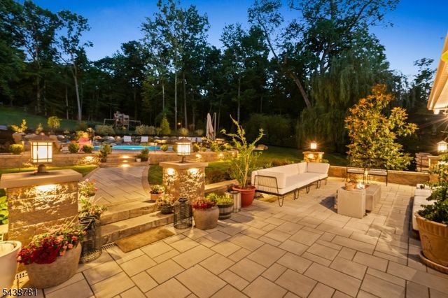 60 Nottingham Dr, Watchung Boro, NJ 07069