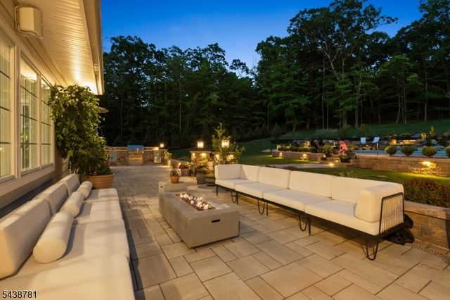 60 Nottingham Dr, Watchung Boro, NJ 07069