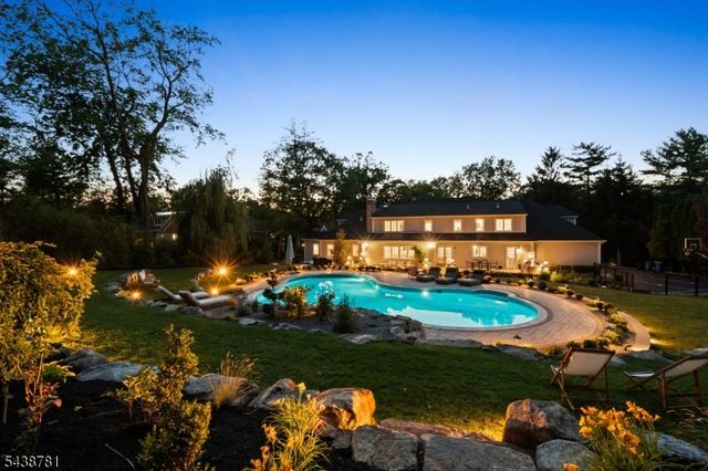 60 Nottingham Dr, Watchung Boro, NJ 07069