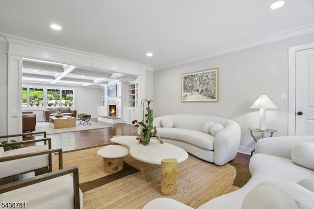 60 Nottingham Dr, Watchung Boro, NJ 07069