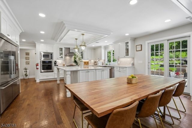 60 Nottingham Dr, Watchung Boro, NJ 07069