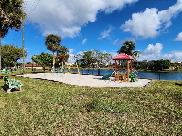 13412 SW 17th Terr Cir S, Miami, FL 33175