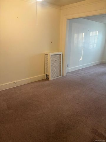 150 Plandome 2, Manhasset, NY 11030