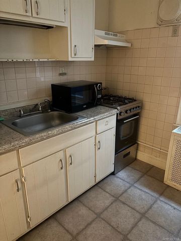 150 Plandome 2, Manhasset, NY 11030