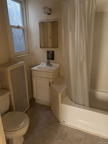150 Plandome 2, Manhasset, NY 11030