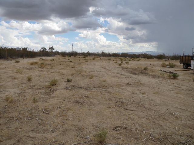 11964 Nolan Road, Yucca, AZ 86438