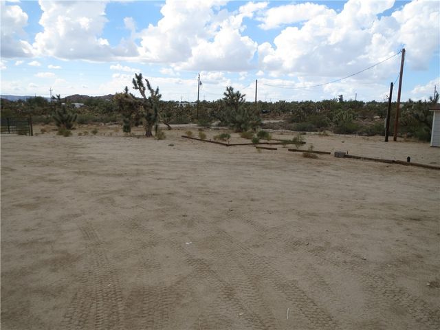 11964 Nolan Road, Yucca, AZ 86438