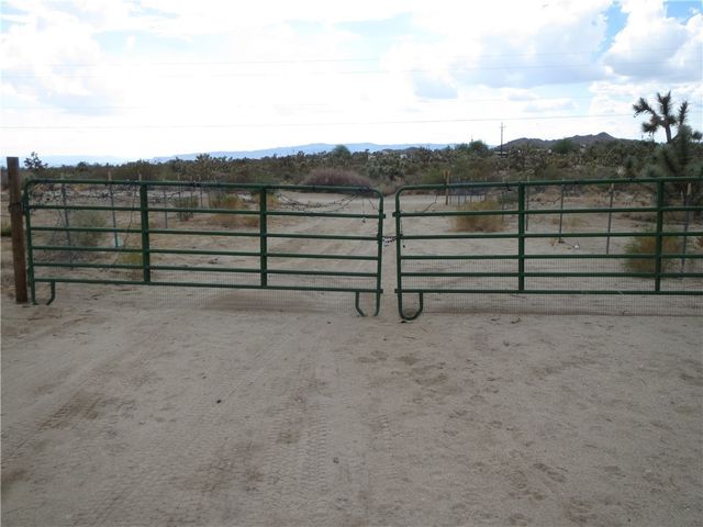 11964 Nolan Road, Yucca, AZ 86438