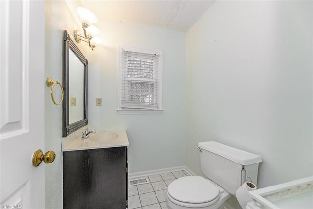 228 Creeksedge Court, Winston-salem, NC 27105