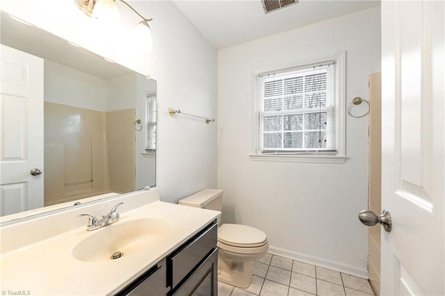 228 Creeksedge Court, Winston-salem, NC 27105