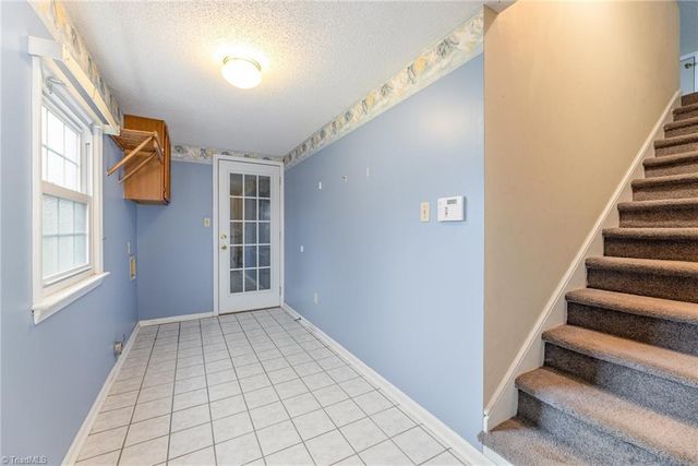 228 Creeksedge Court, Winston-salem, NC 27105