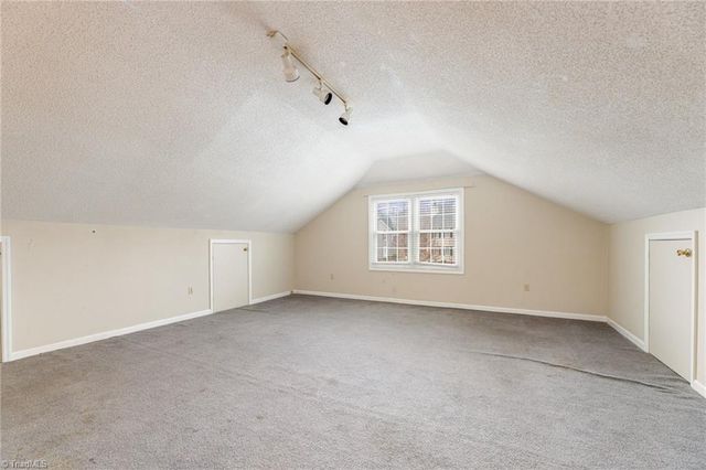 228 Creeksedge Court, Winston-salem, NC 27105