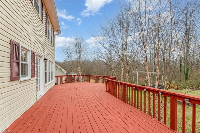 228 Creeksedge Court, Winston-salem, NC 27105