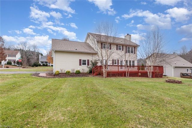 228 Creeksedge Court, Winston-salem, NC 27105