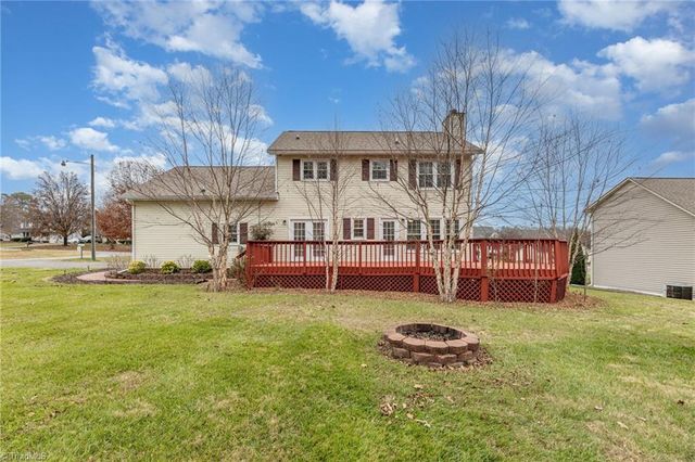 228 Creeksedge Court, Winston-salem, NC 27105