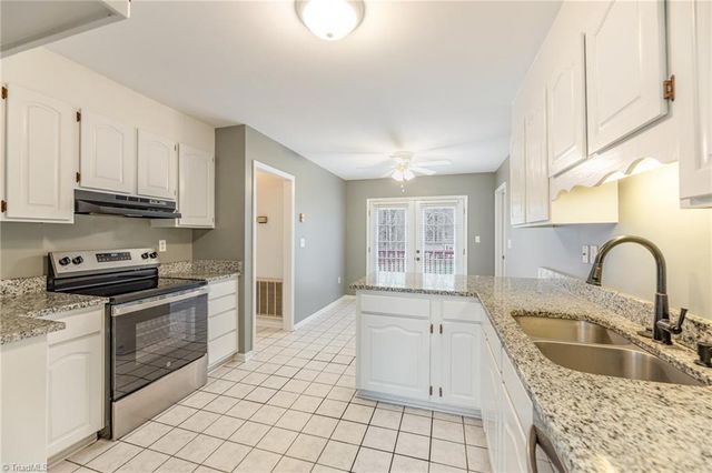 228 Creeksedge Court, Winston-salem, NC 27105