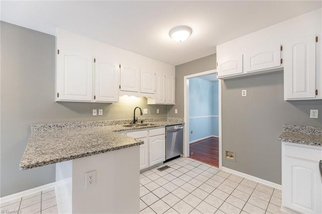 228 Creeksedge Court, Winston-salem, NC 27105