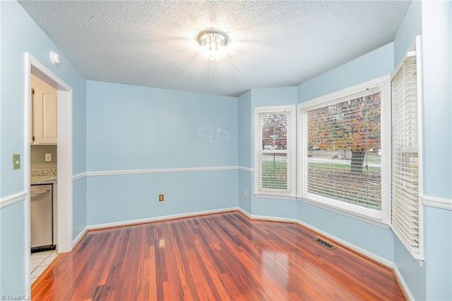 228 Creeksedge Court, Winston-salem, NC 27105