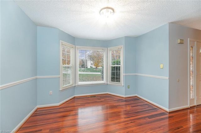 228 Creeksedge Court, Winston-salem, NC 27105