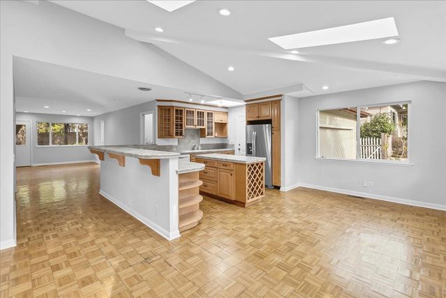 860 Sunset Drive, Pacific Grove, CA 93950