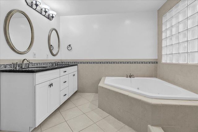 860 Sunset Drive, Pacific Grove, CA 93950