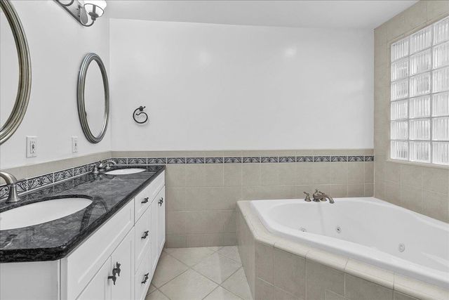 860 Sunset Drive, Pacific Grove, CA 93950