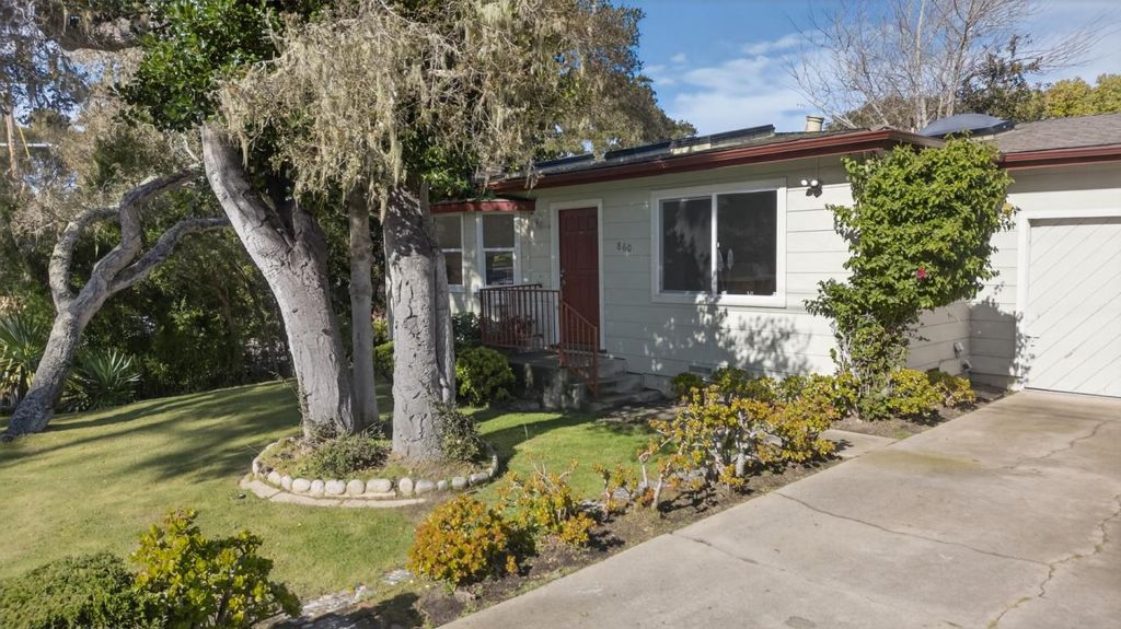 860 Sunset Drive, Pacific Grove, CA 93950