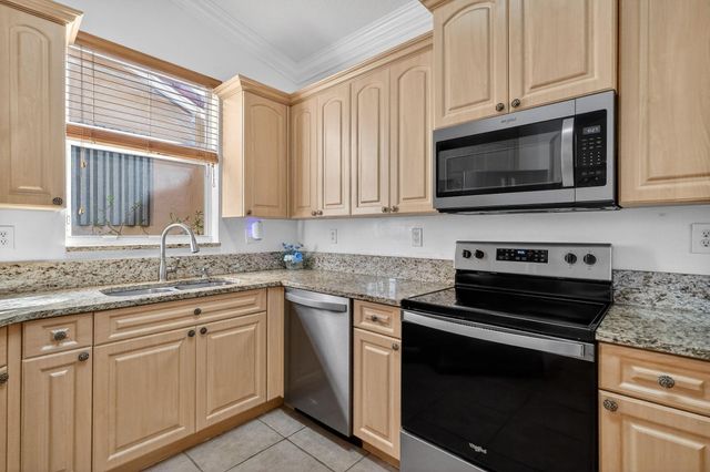 2130 NW 100th Avenue, Pembroke Pines, FL 33024