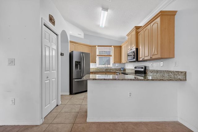 2130 NW 100th Avenue, Pembroke Pines, FL 33024