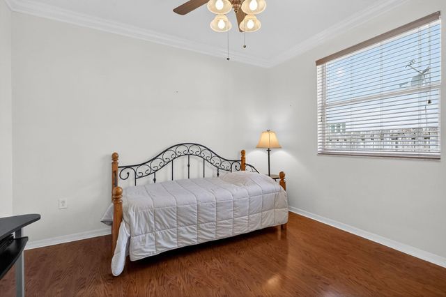 2130 NW 100th Avenue, Pembroke Pines, FL 33024