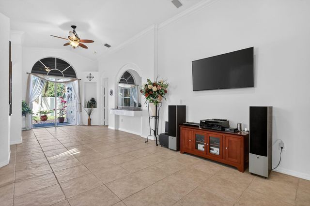 2130 NW 100th Avenue, Pembroke Pines, FL 33024