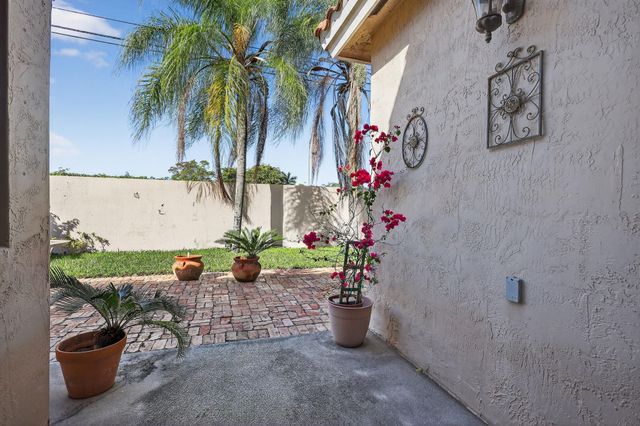 2130 NW 100th Avenue, Pembroke Pines, FL 33024