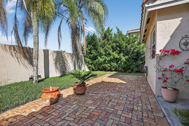 2130 NW 100th Avenue, Pembroke Pines, FL 33024